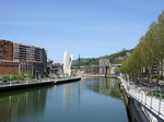 Museo Gugenheim junto al Nervión. Bilbao.