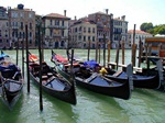 Góndolas y palacios en Venecia - Italia
