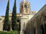 Patio del claustro y torre en Monasterio de Vallbona.