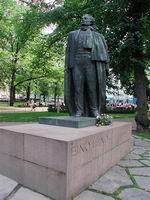 Estatua en parque