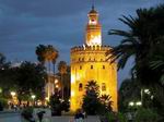 Torre del Oro, de noche