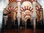 Interior de la Mezquita - Vista parcial de las columnas - Córdoba