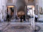 Acceso al Museo Vaticano.