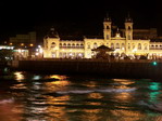 Vista nocturna del Ayuntamiento. San Sebastian.