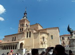 Iglesia de San Martín y monumento a Juan Bravo. Segovia.