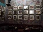 Bodeguita con cuadros de famosos. La Habana.