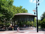 Templete en bulevar. San Sebastián.