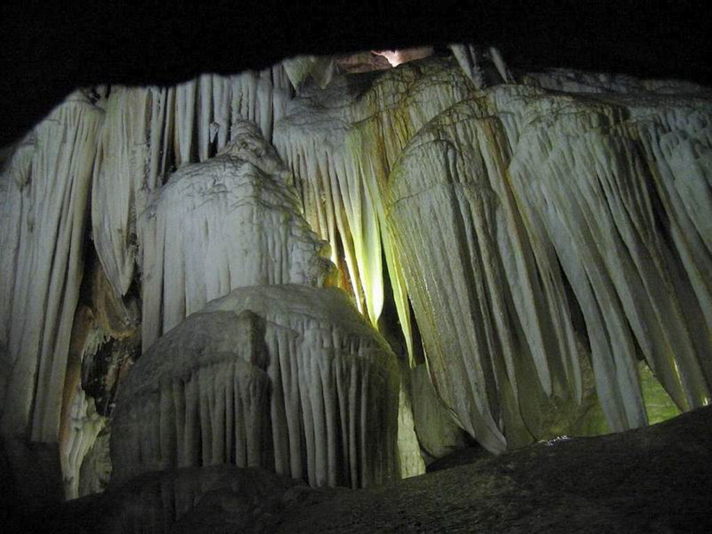 Resultado de imagen de gruta de las maravillas aracena